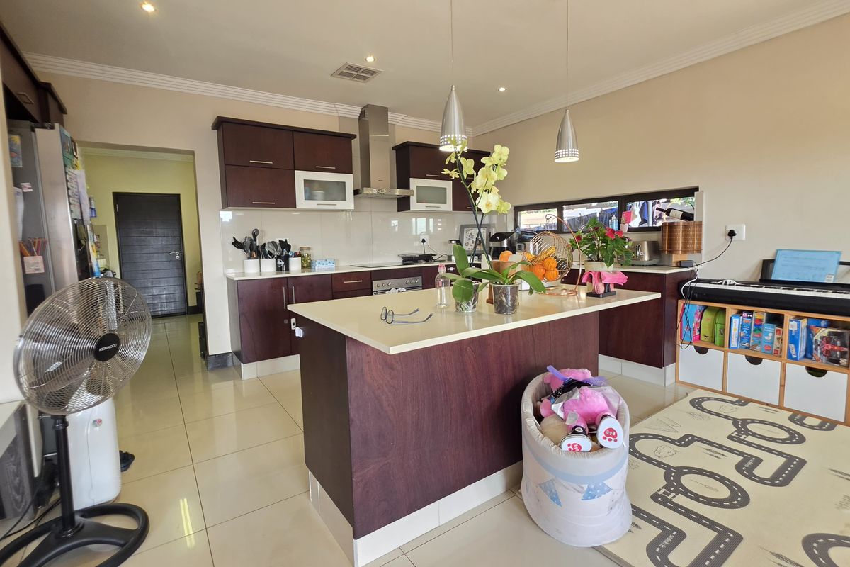 Townhouse For Sale In Umhlanga - Photo 2