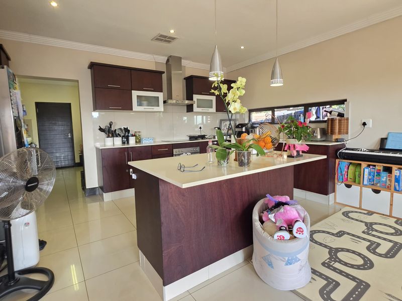 Townhouse For Sale In Umhlanga - Photo 2