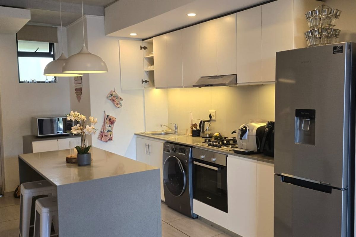 2 Bedroom 2Bathroom Furnished - Photo 3
