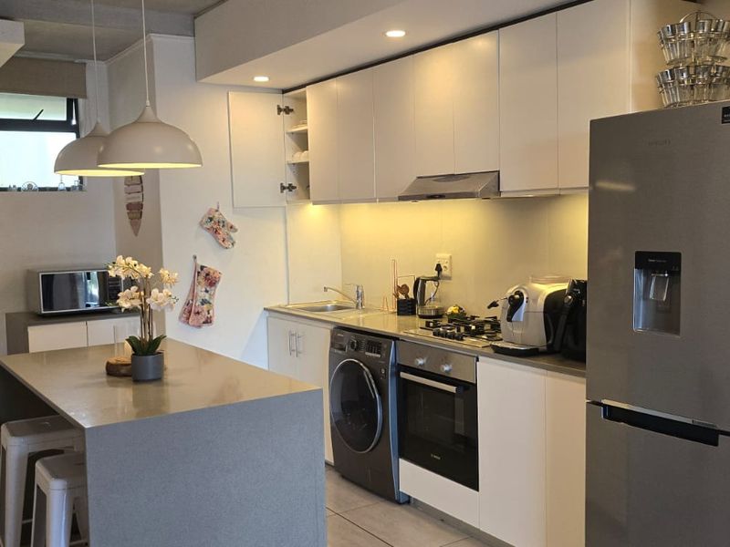 2 Bedroom 2Bathroom Furnished - Photo 3