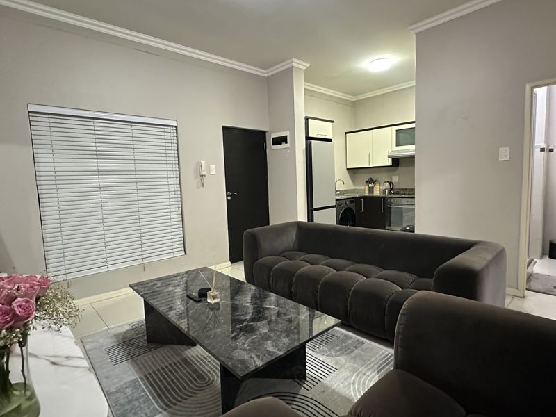 Modern Fully Furnished 2 Bedroom Apartment - Photo 4