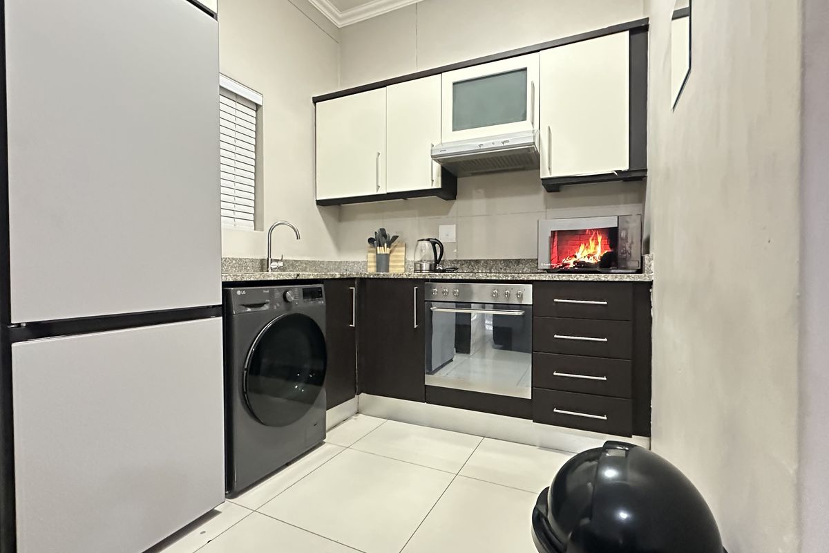 Modern Fully Furnished 2 Bedroom Apartment - Photo 2