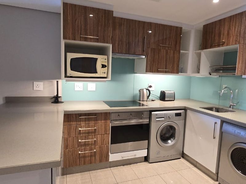 Furnished 3 Bedroom, 3 Bathroom Apartment – To Let - Photo 4