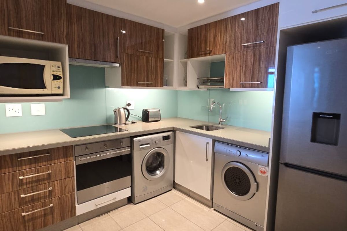 Furnished 3 Bedroom, 3 Bathroom Apartment – To Let - Photo 2