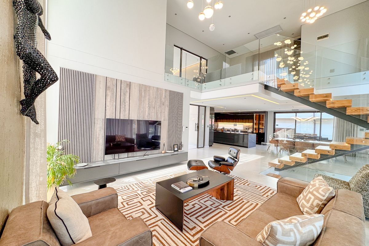 Exclusive 4-Bedroom Luxury Residence in Prestigious Izinga. - Photo 4