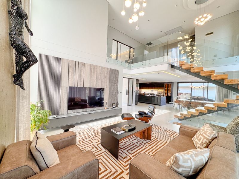 Exclusive 4-Bedroom Luxury Residence in Prestigious Izinga. - Photo 4
