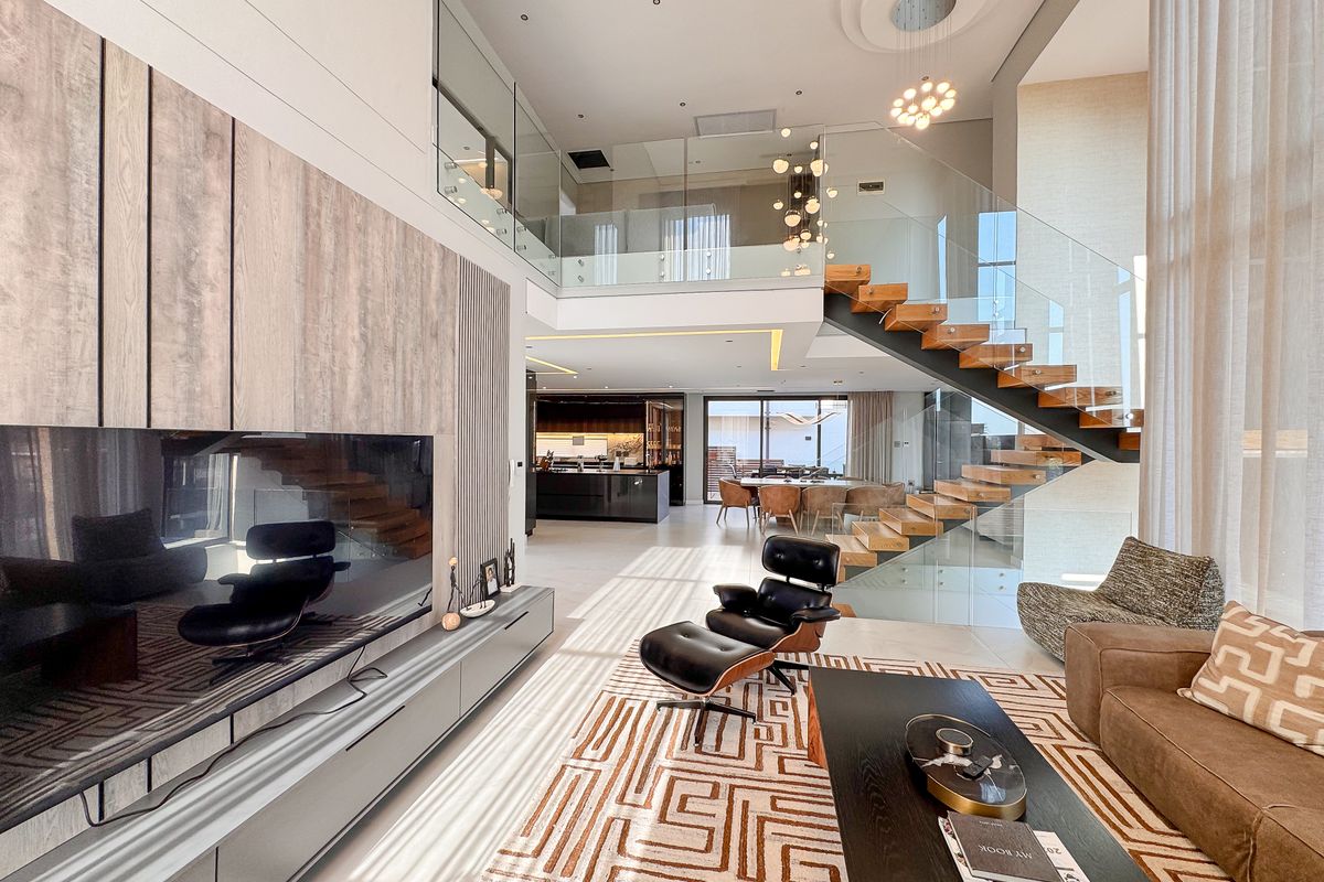 Exclusive 4-Bedroom Luxury Residence in Prestigious Izinga. - Photo 5