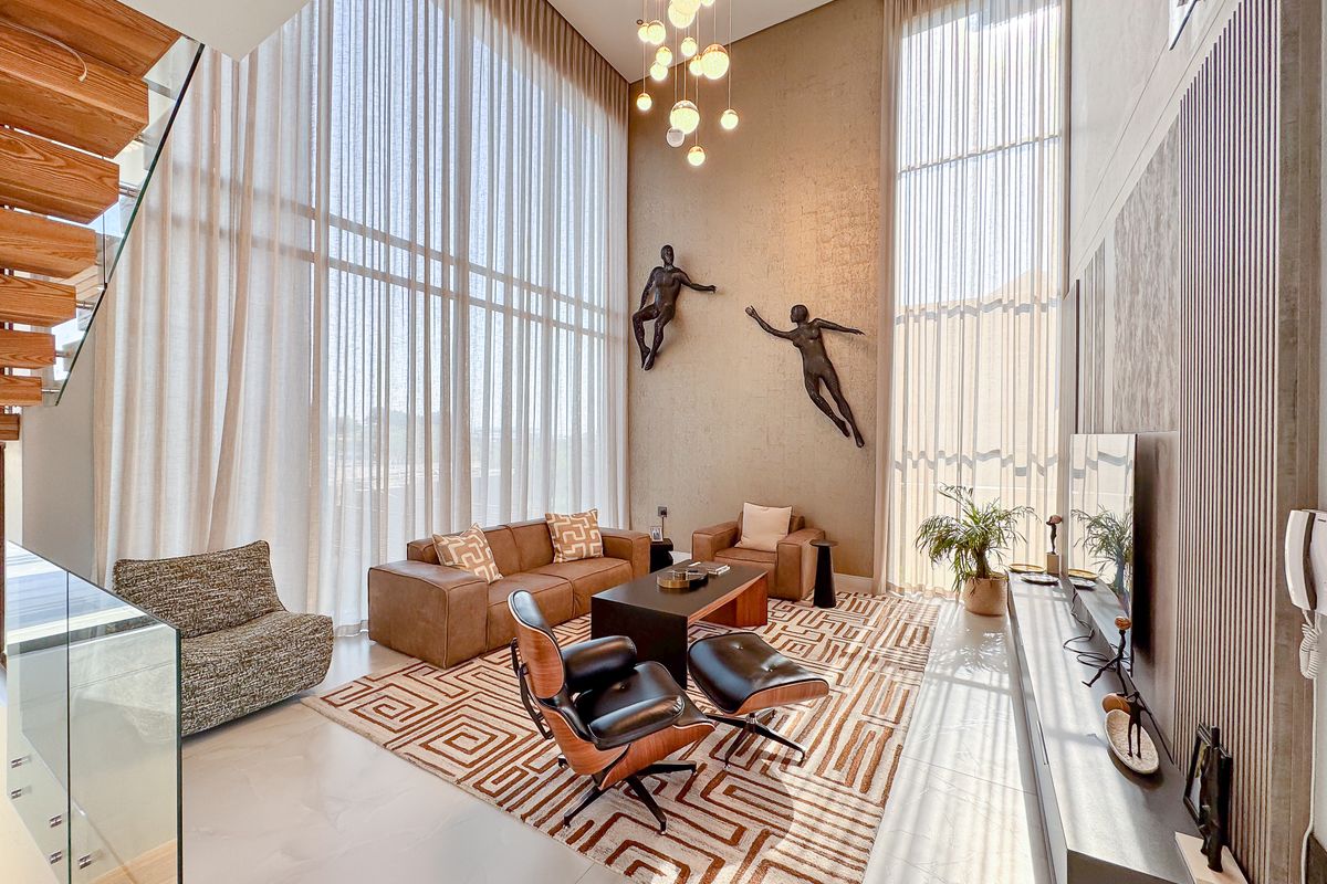 Exclusive 4-Bedroom Luxury Residence in Prestigious Izinga. - Photo 2