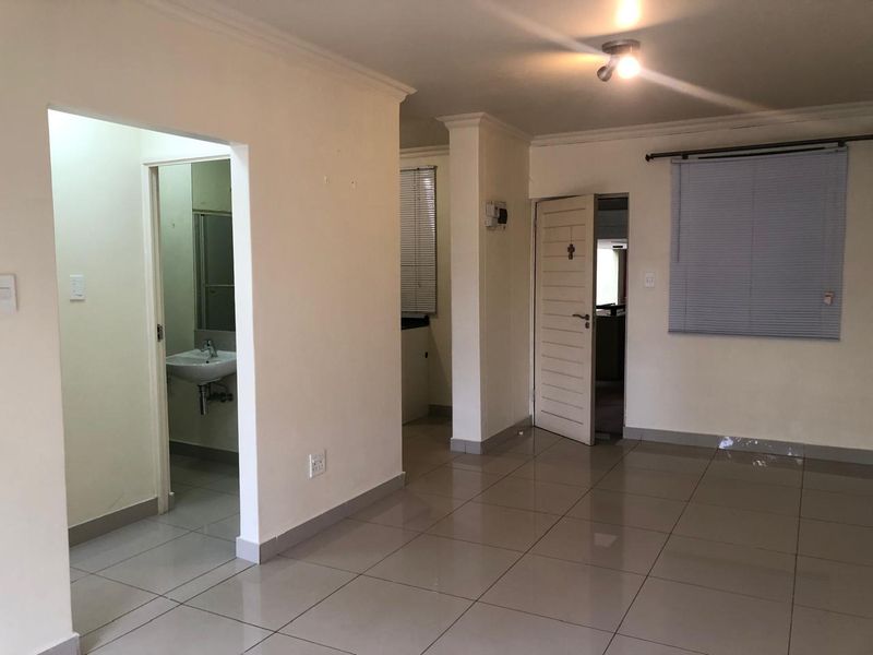 Cozy one bedroom available immediately!! - Photo 6