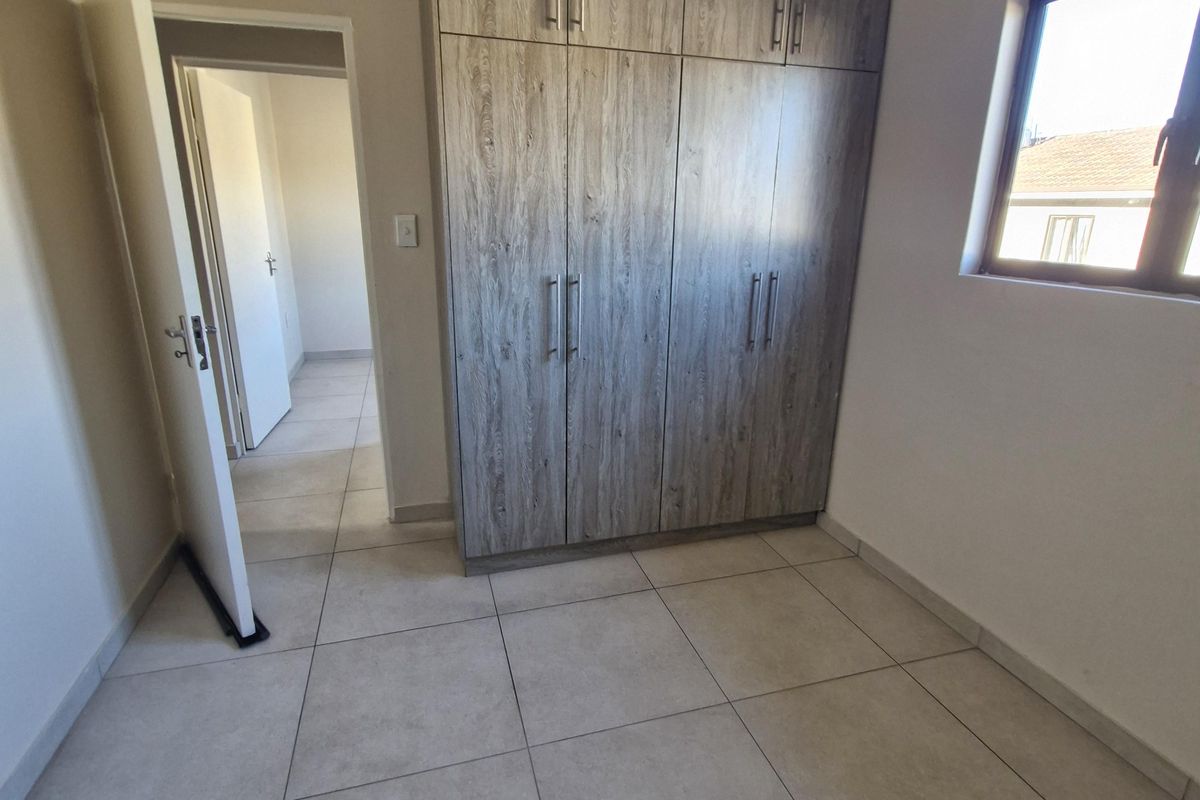 Spacious House to Let - Photo 5