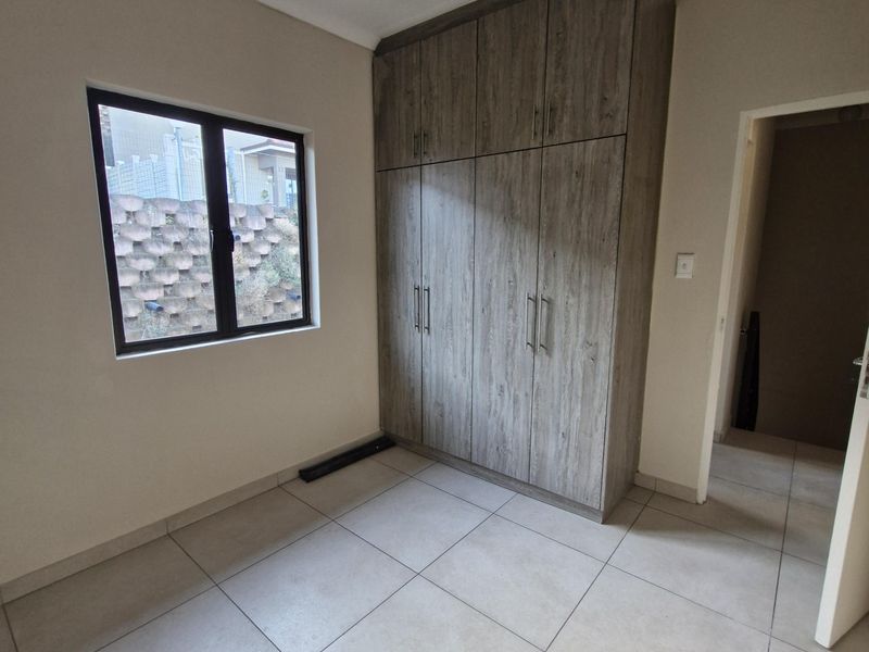 Spacious House to Let - Photo 6