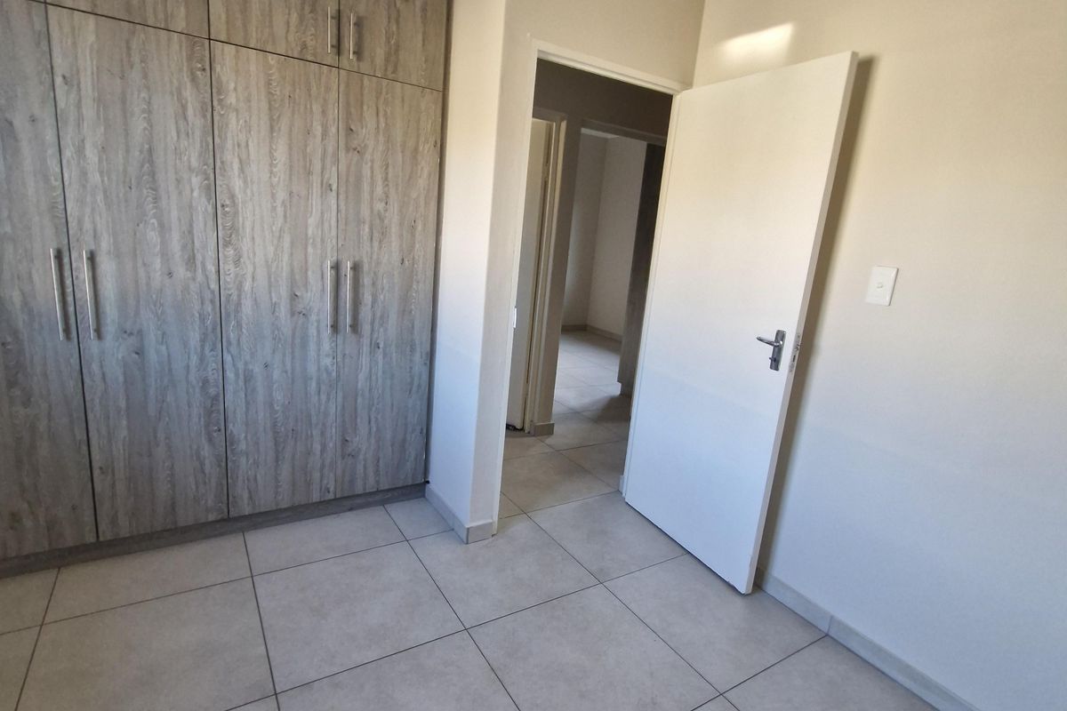 Spacious House to Let - Photo 4