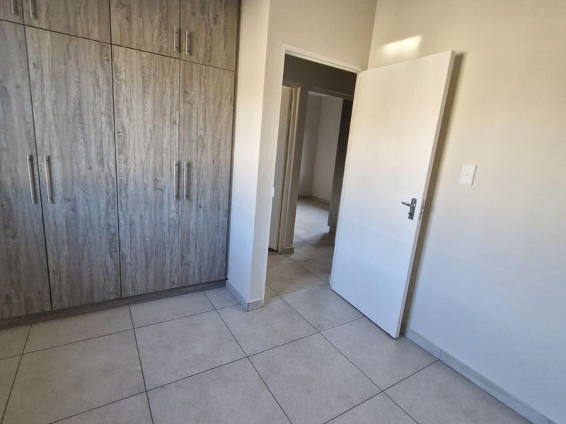 Spacious House to Let - Photo 4
