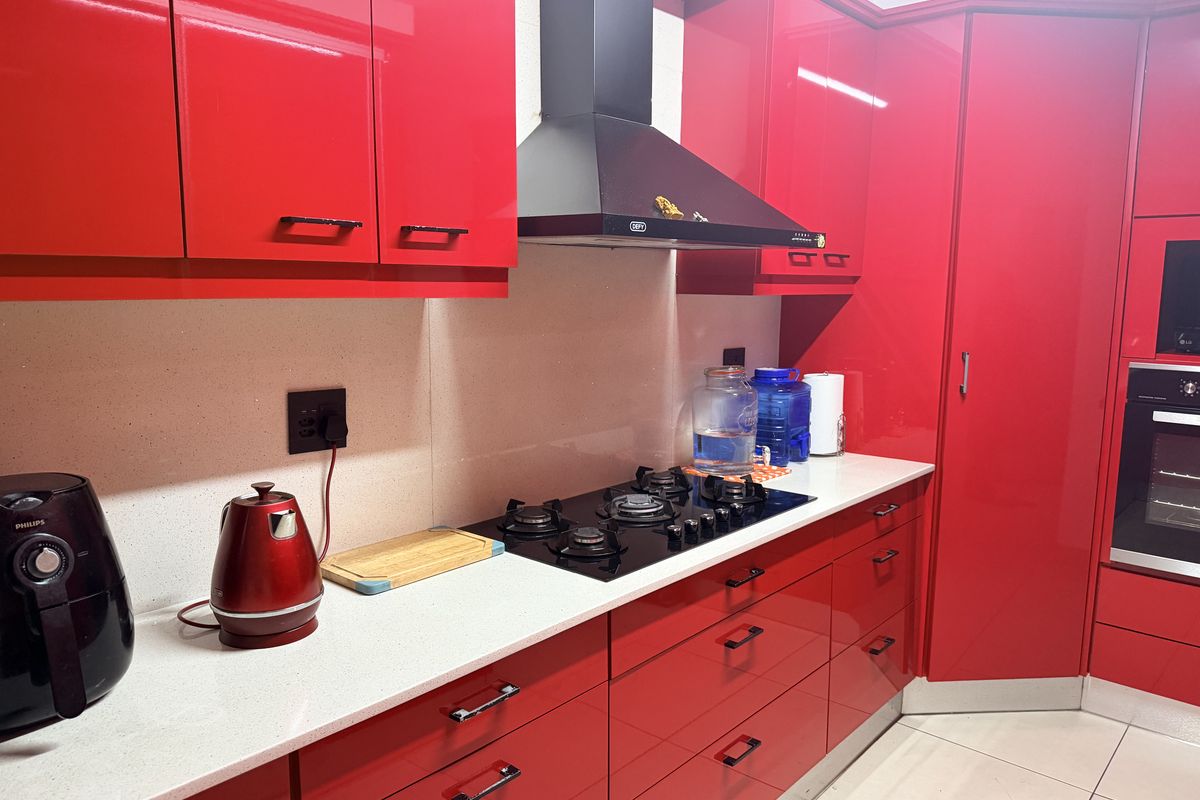 3 bedroom Simplex for Sale - Photo 5