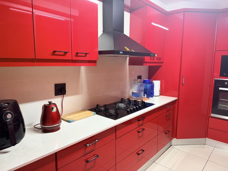 3 bedroom Simplex for Sale - Photo 5