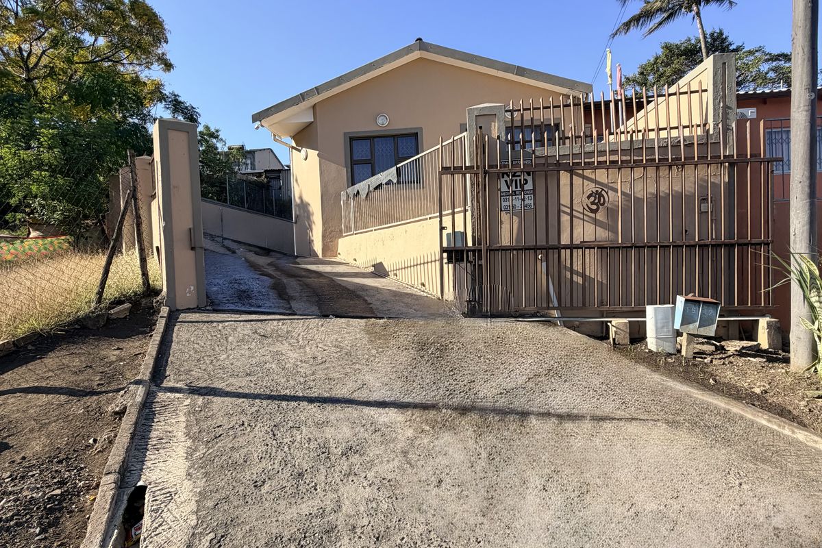 3 bedroom Simplex for Sale - Photo 2