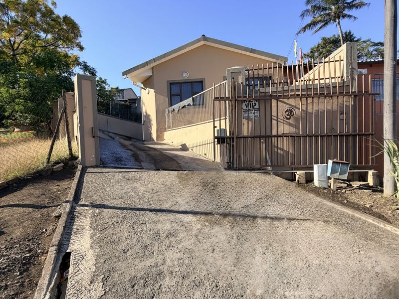 3 bedroom Simplex for Sale - Photo 2