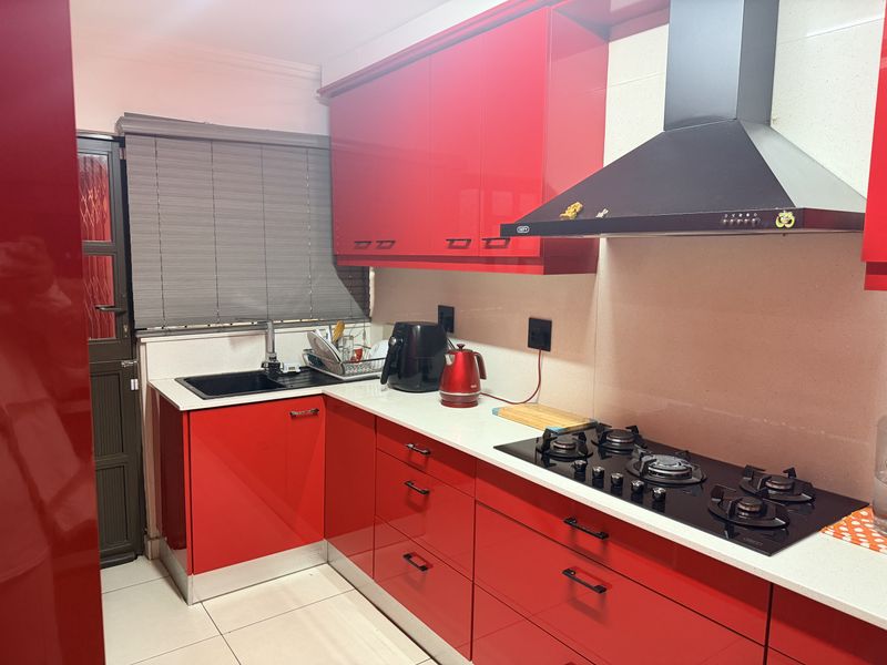 3 bedroom Simplex for Sale - Photo 3