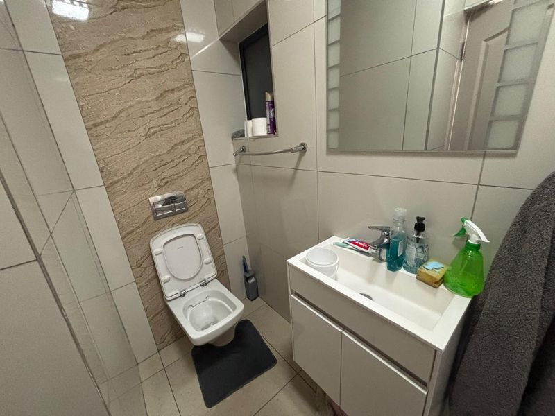 1-Bedroom Apartment for Sale in Umhlanga Ridge. - Photo 7
