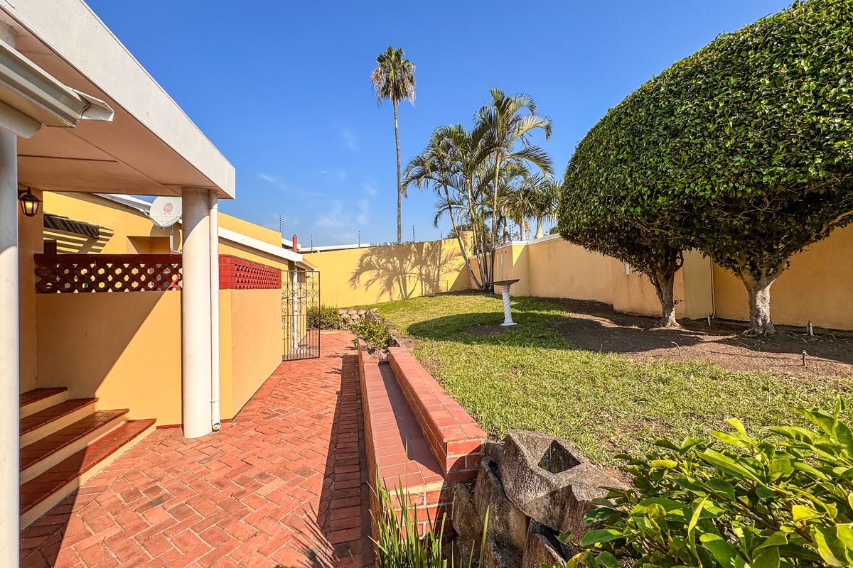 3 Bedroom Home Filled With Character, Space & Endless Potential in Umgeni Park, Durban North - Photo 5