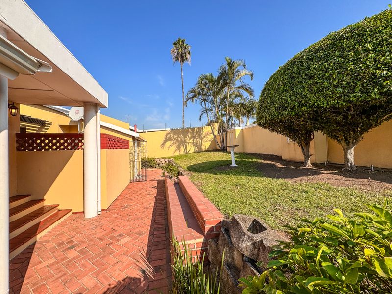 3 Bedroom Home Filled With Character, Space & Endless Potential in Umgeni Park, Durban North - Photo 5