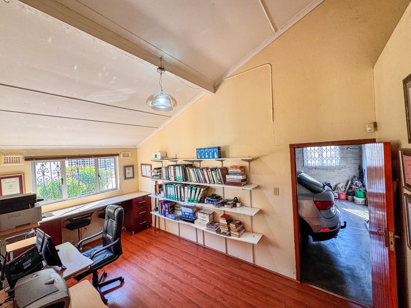 3 Bedroom Home Filled With Character, Space & Endless Potential in Umgeni Park, Durban North - Photo 9