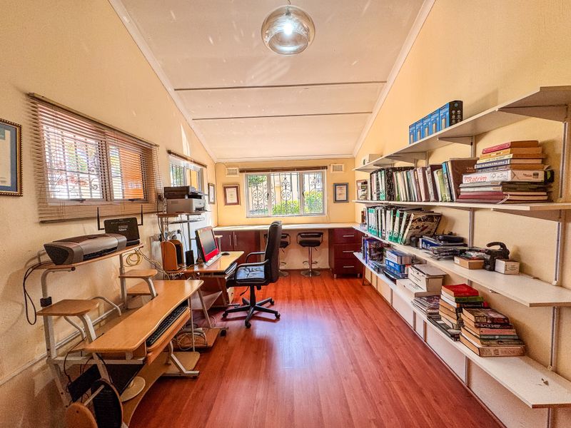 3 Bedroom Home Filled With Character, Space & Endless Potential in Umgeni Park, Durban North - Photo 7
