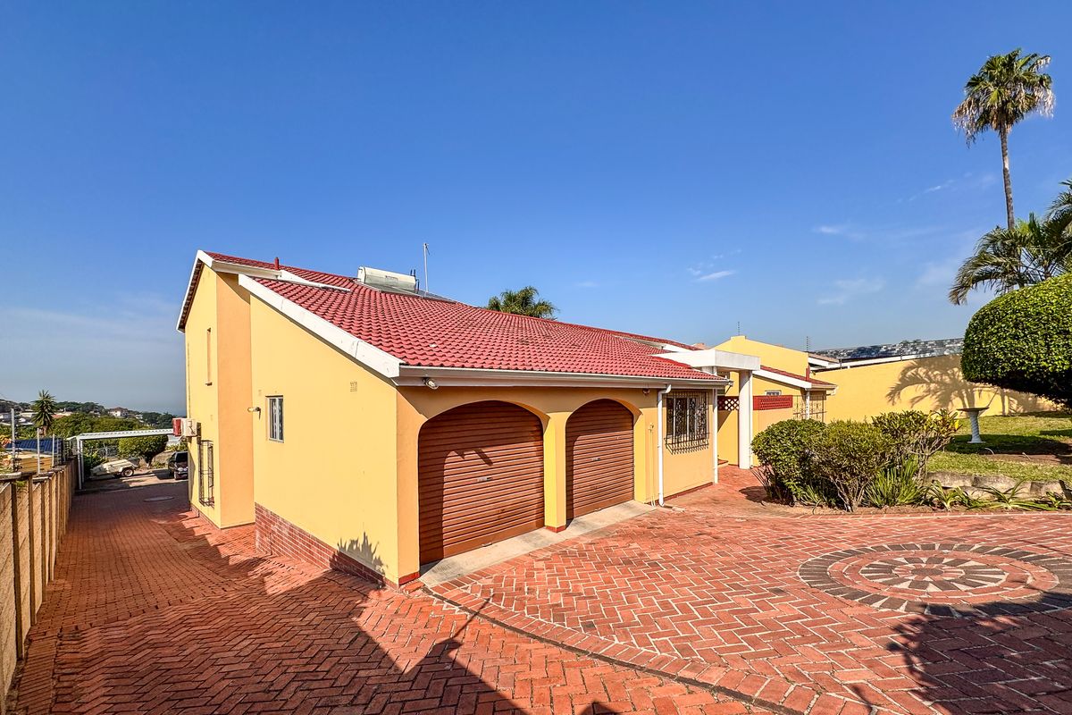 3 Bedroom Home Filled With Character, Space & Endless Potential in Umgeni Park, Durban North - Photo 3