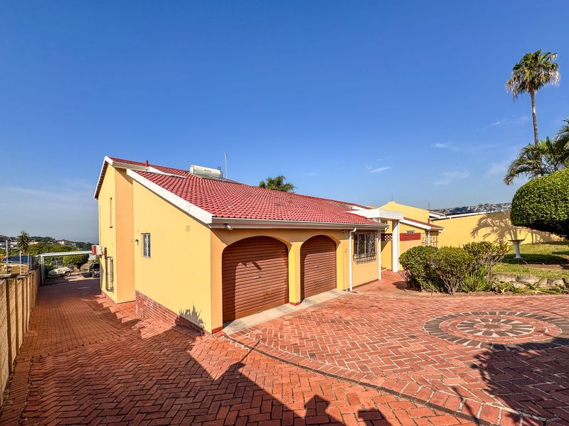 3 Bedroom Home Filled With Character, Space & Endless Potential in Umgeni Park, Durban North - Photo 3