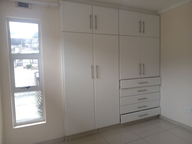 3 - Bedroom Apartment at Sash On Oaks - Photo 5