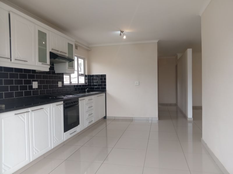 3 - Bedroom Apartment at Sash On Oaks - Photo 8