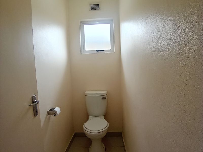3 - Bedroom Apartment at Sash On Oaks - Photo 7