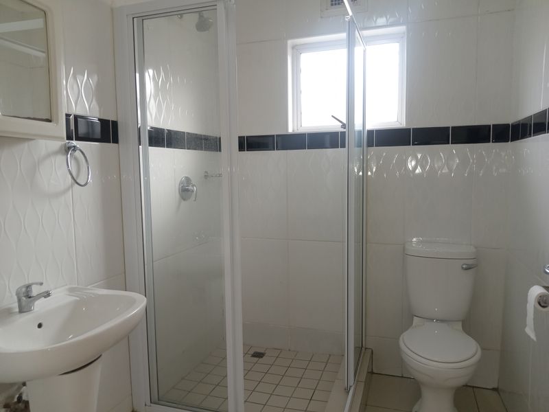 3 - Bedroom Apartment at Sash On Oaks - Photo 6