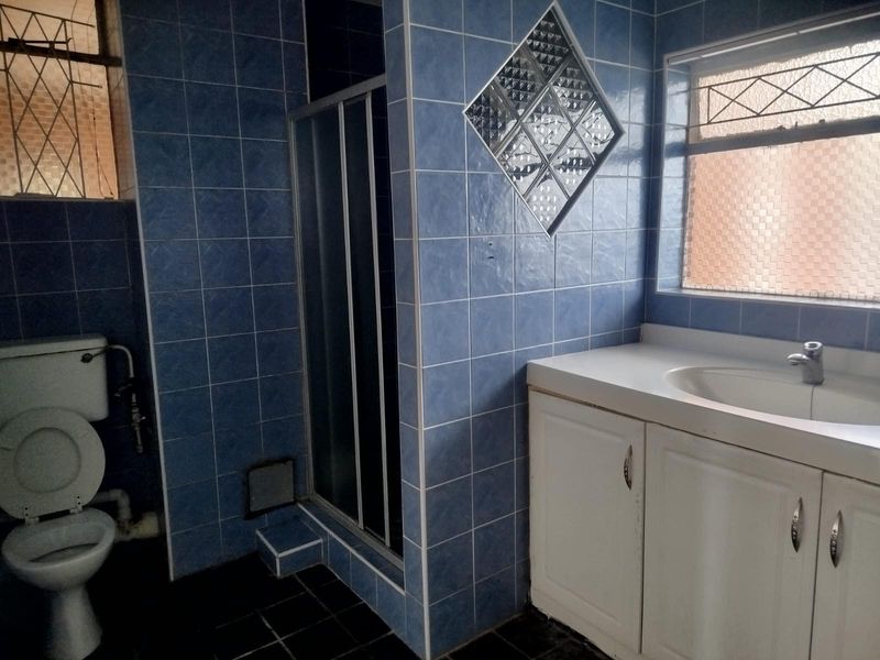 Spacious 2-Bedroom Apartment To Let in Morningside - Photo 10