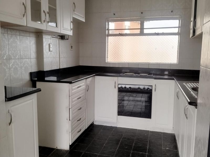 Spacious 2-Bedroom Apartment To Let in Morningside - Photo 9
