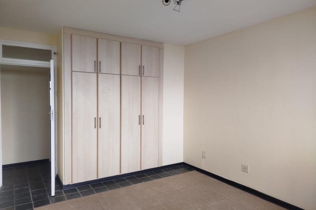 Spacious 2-Bedroom Apartment To Let in Morningside - Photo 3
