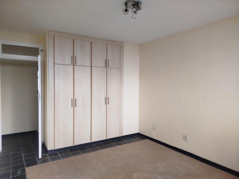 Spacious 2-Bedroom Apartment To Let in Morningside - Photo 3