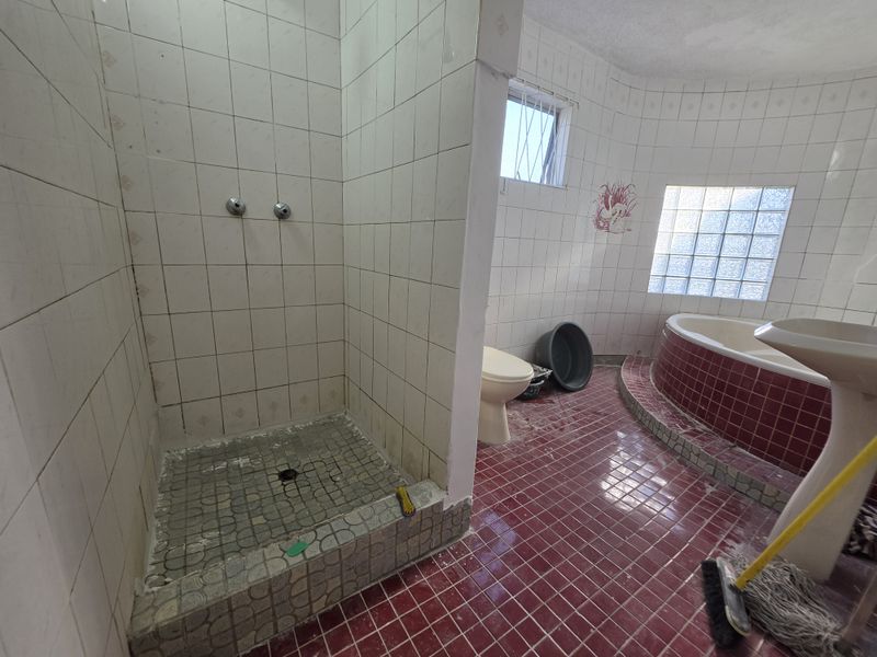 Prime Corner Investment! Spacious 3-Bedroom Simplex in Foresthaven for Sale - Photo 9