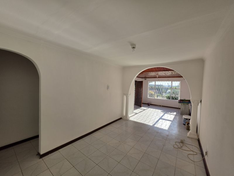Prime Corner Investment! Spacious 3-Bedroom Simplex in Foresthaven for Sale - Photo 6