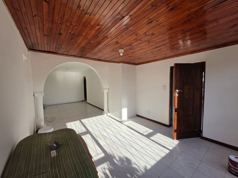 Prime Corner Investment! Spacious 3-Bedroom Simplex in Foresthaven for Sale - Photo 5