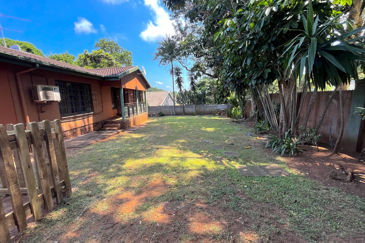 Modern 1 Bedroom Semi-Furnished Flat to Rent in Durban North – Available Immediately! - Photo 2