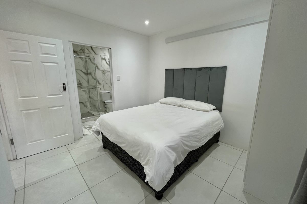 Modern 1 Bedroom Semi-Furnished Flat to Rent in Durban North – Available Immediately! - Photo 4