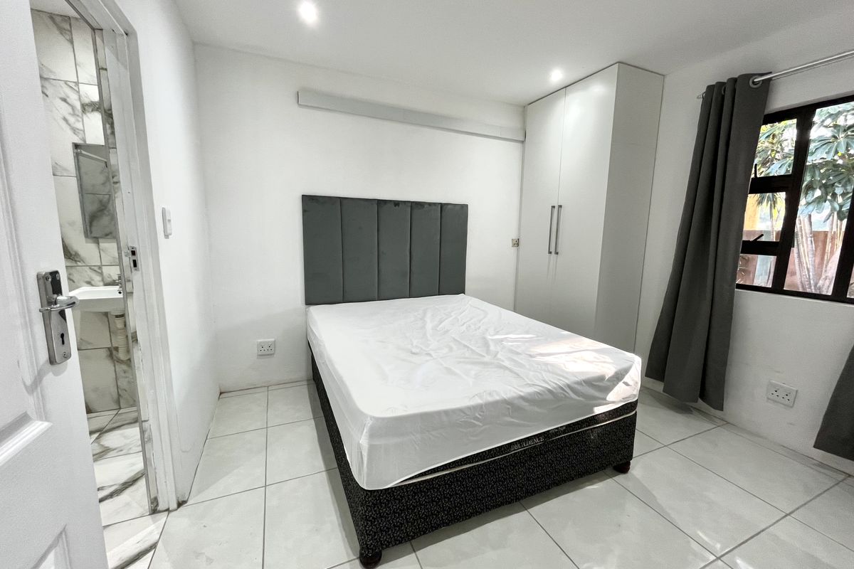 Modern 1 Bedroom Semi-Furnished Flat to Rent in Durban North – Available Immediately! - Photo 5