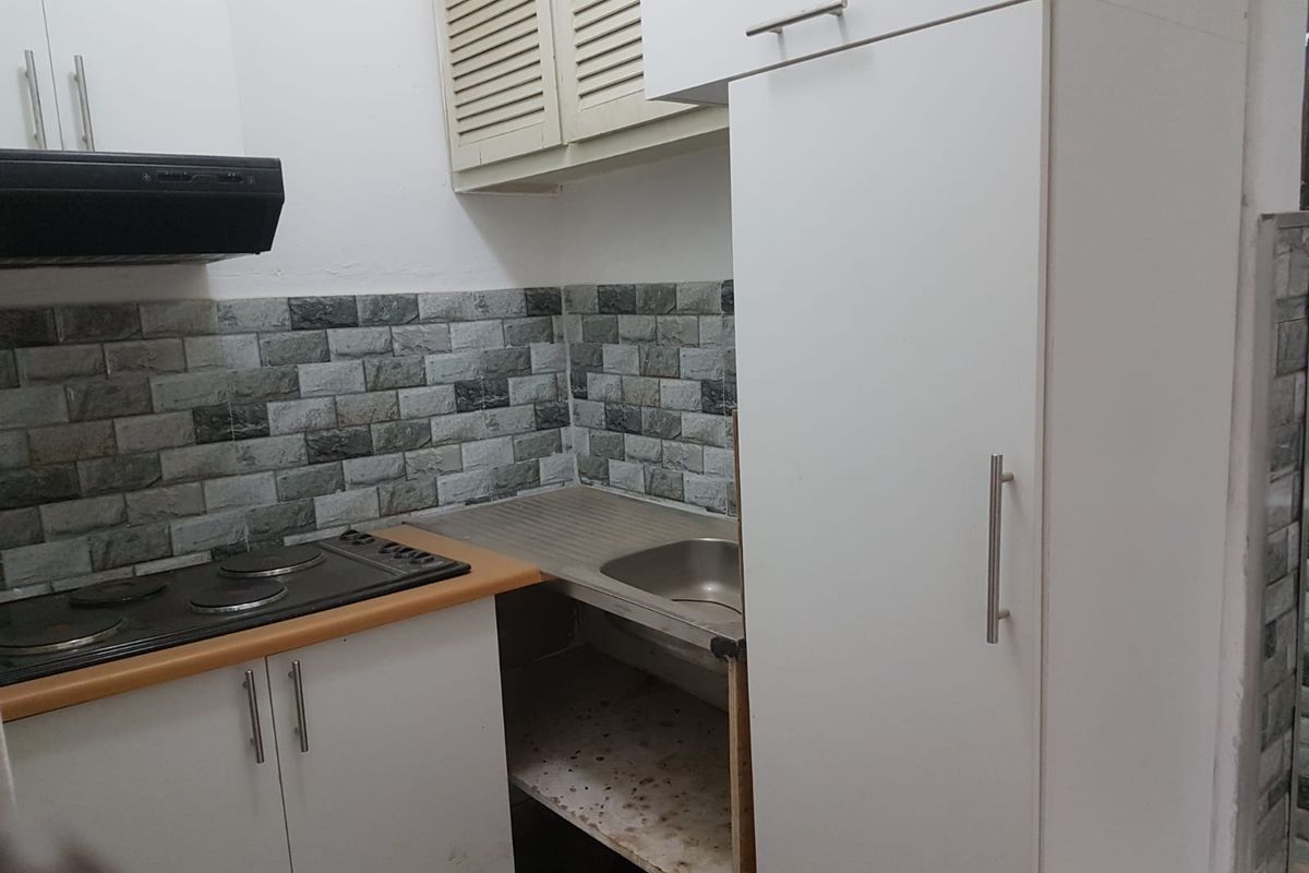 Convenient and Comfortable place to call home. - Photo 2