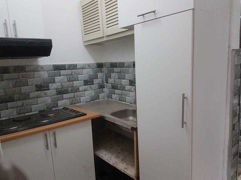 Convenient and Comfortable place to call home. - Photo 2