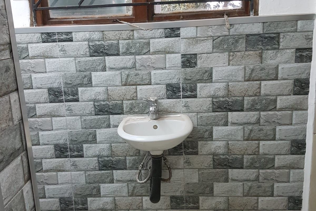 Convenient and Comfortable place to call home. - Photo 3