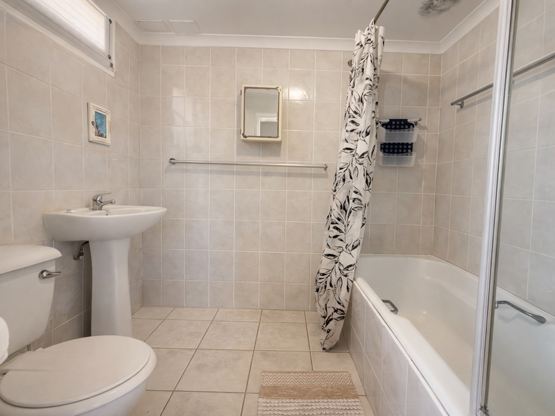 Apartment For Sale In Margate - Photo 10