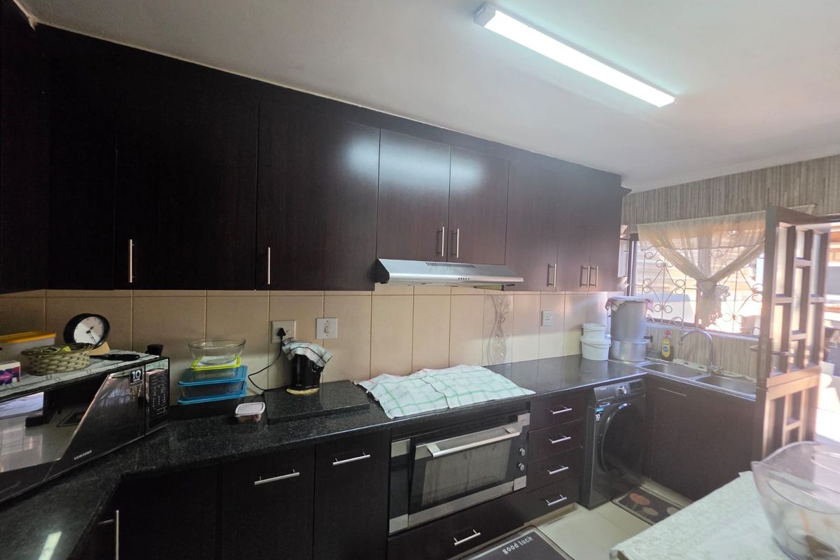 3 bedroom house for sale in caneside phoenix with a rental income - Photo 2
