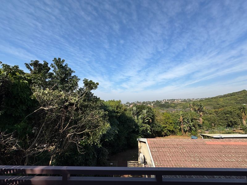 8 Bedroom Fully Furnished House To Rent in La Lucia - Photo 3