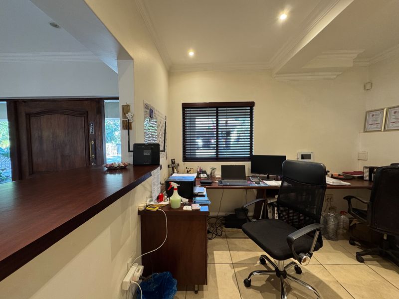 8 Bedroom Fully Furnished House To Rent in La Lucia - Photo 8